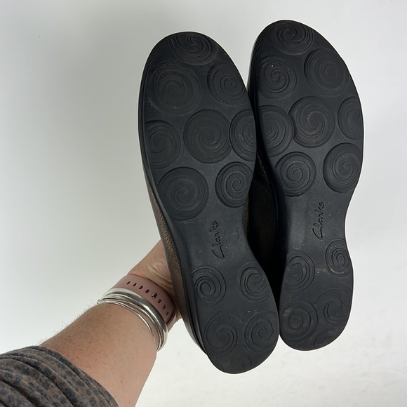 Clarks leather metallic bronze gold round toe slip on shoes us women's size 8 - Picture 9 of 10